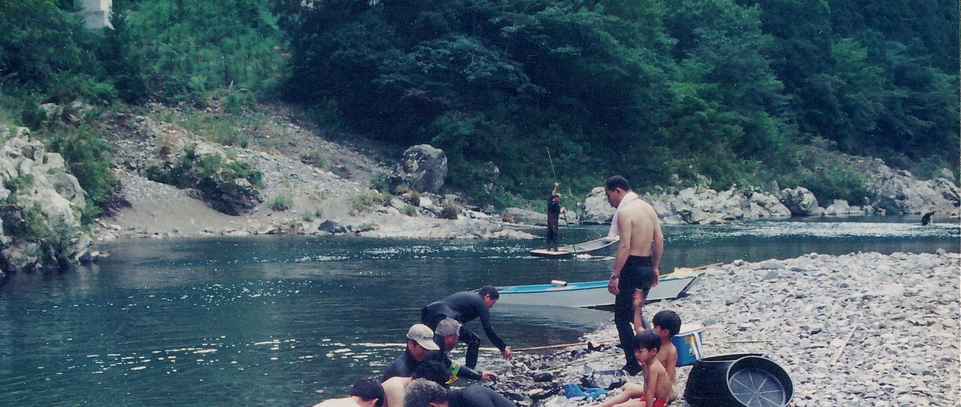 宮川での鮎漁の様子