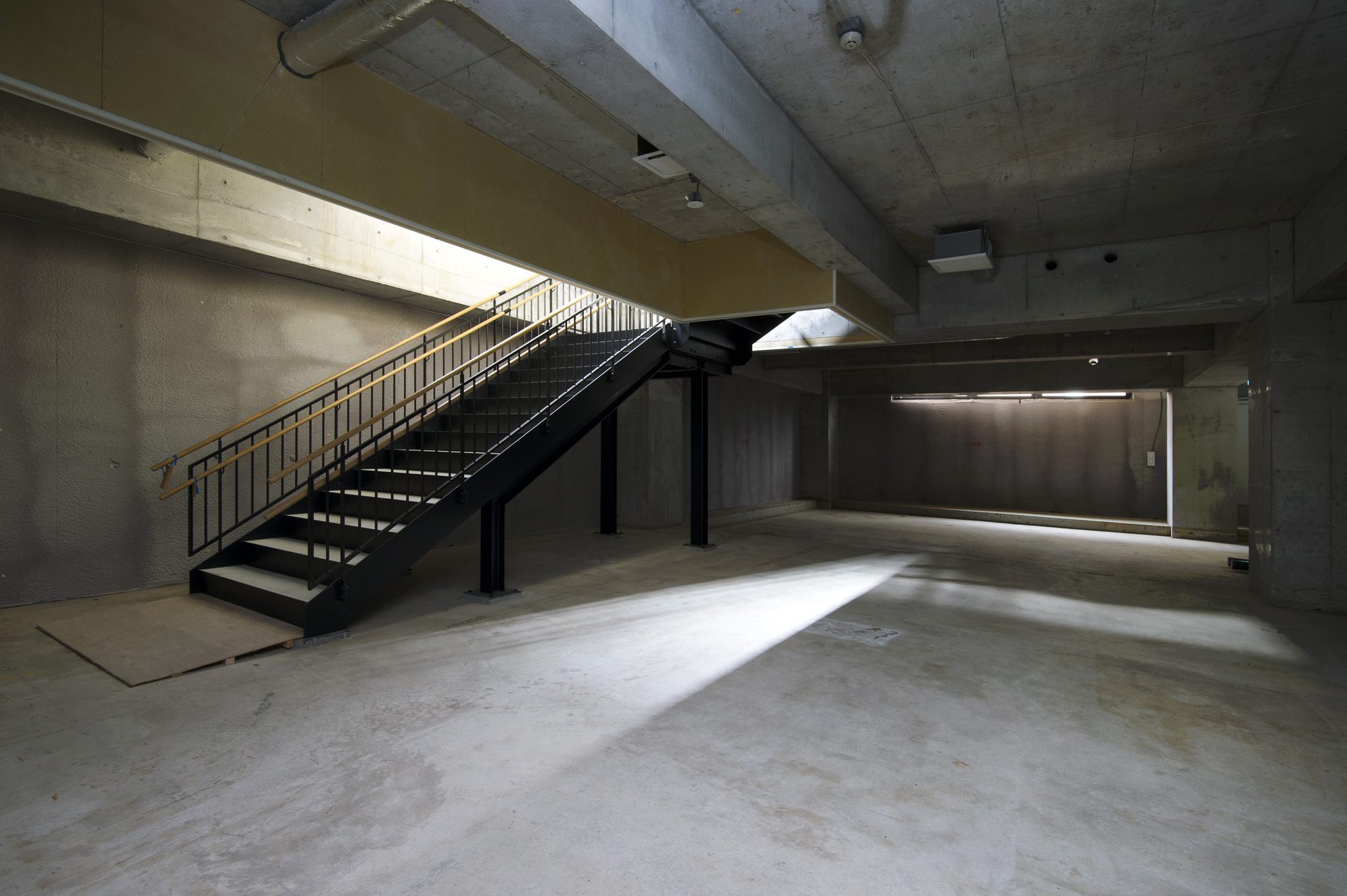 テナント（1F）